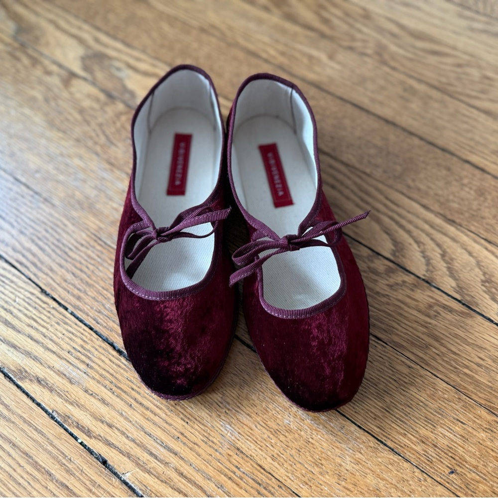 VIBI VENEZIA Velvet Mary Jane Flats - Size 37 - NWOB